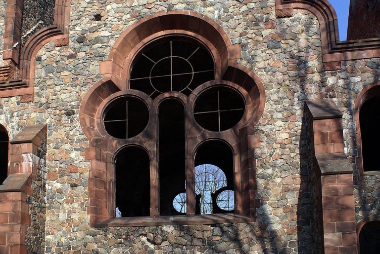 Ruiny kościoła w Pisarzowicach- Autor Barbara Maliszewska