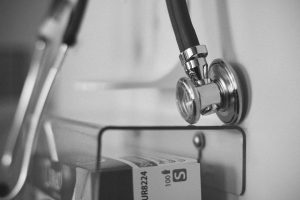 Hemoroidy pod kontrolą lekarza – kiedy warto rozważyć leczenie laserowe